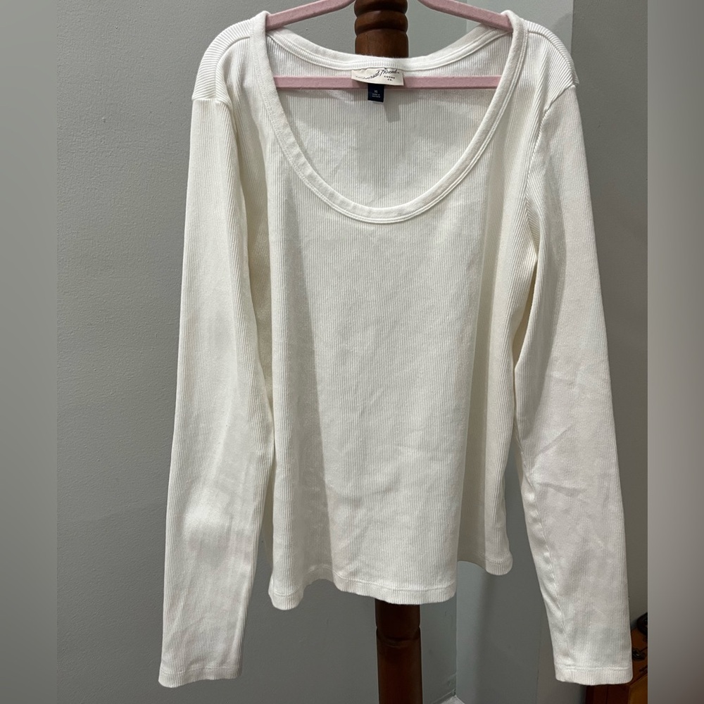 Universal Thread Ribbed White Top